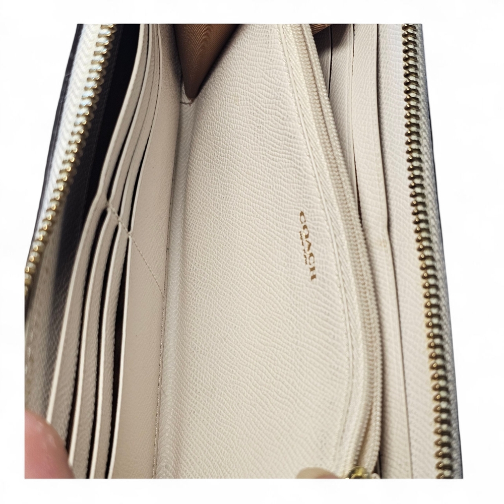Coach Leather Wallet - Picture 9 of 9